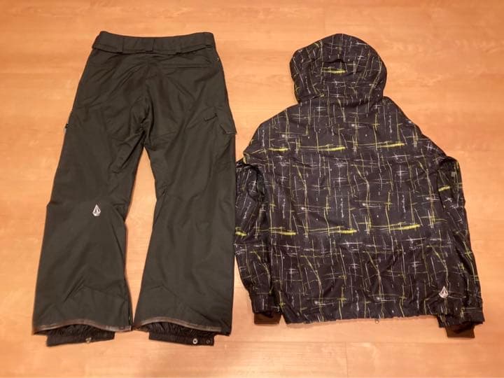 〈美品〉VOLCOMメンズスノーボードウェア上下セット