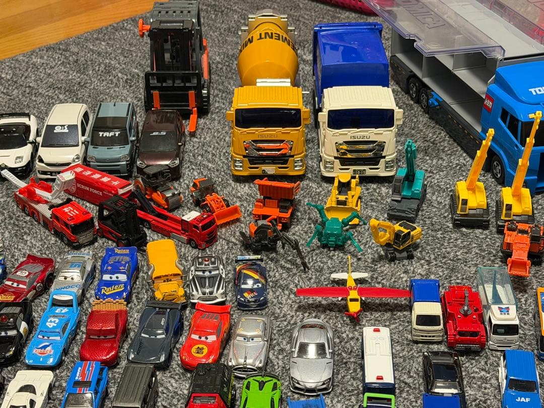 ミニカー　とみか 約100台以上セット カーズキャラクター含む