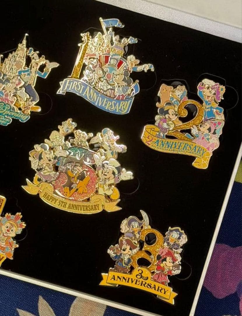 上海ディズニーランド正規品5周年ミッキーフレンズピンバッジ限数300