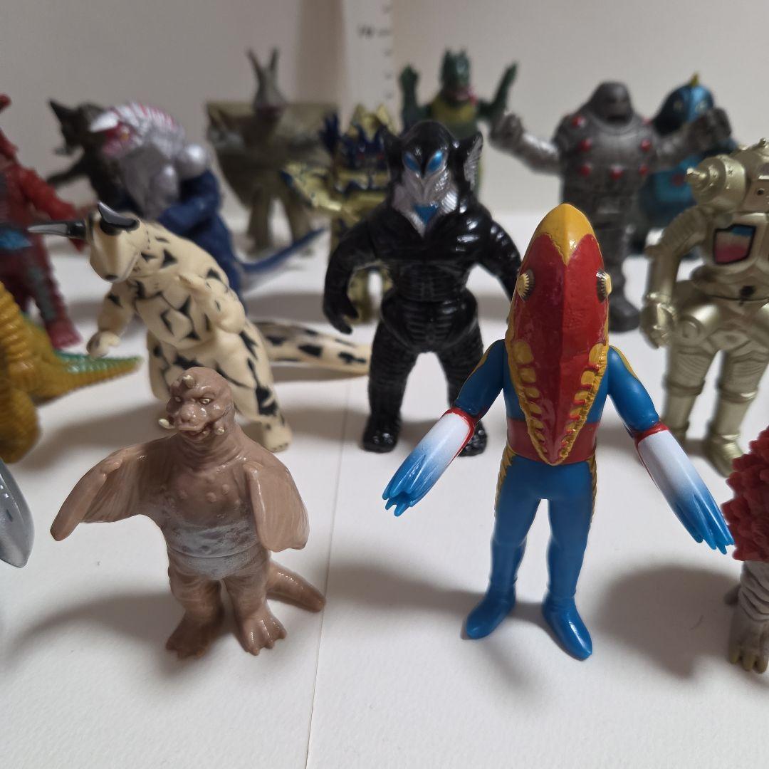 ウルトラマン　怪獣フェギュア　ソフビ　　まとめ売り　23体