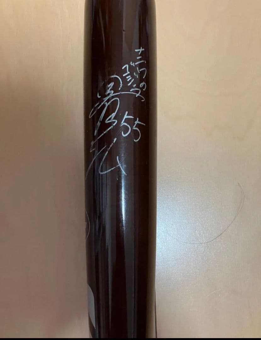 T-岡田選手直筆サイン入りバット