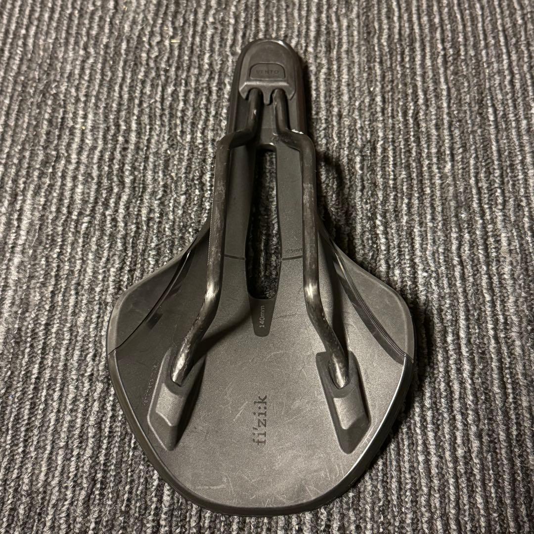 fi'zi:k フィジーク ANTARES R1 140mm カーボンレール