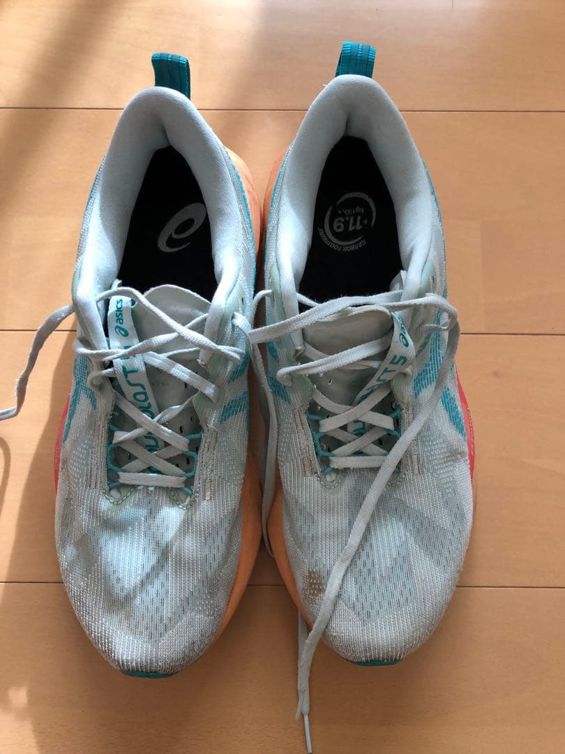 アシックス ノヴァブラスト5 中古品