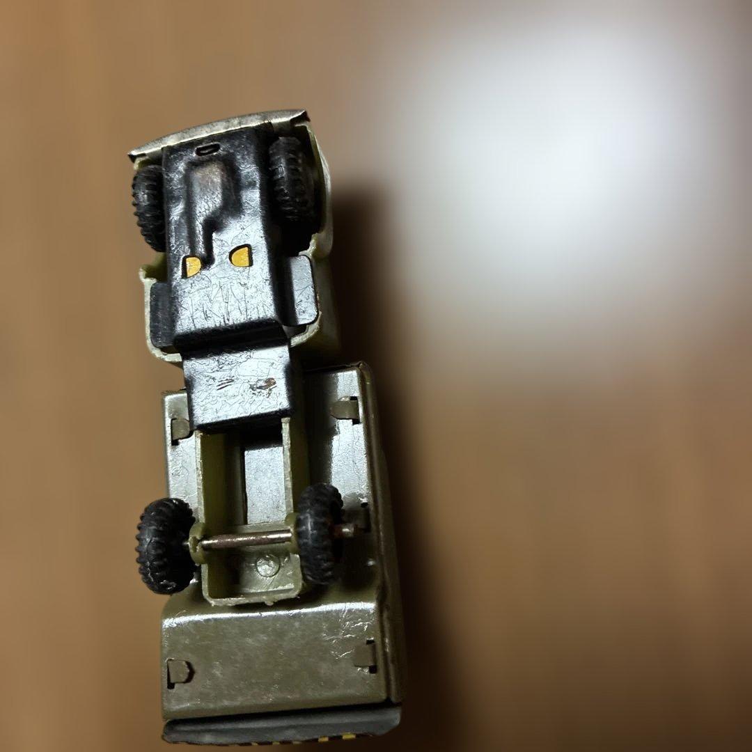 タンクローリー　プラスチックとおそらくブリキ　ミニカー　長さ10cm 幅3cm