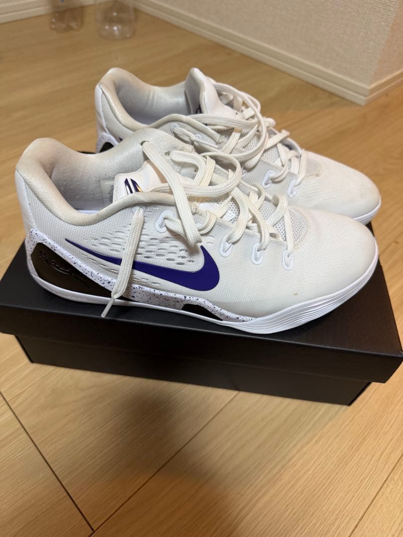 Nike Kobe バスケットボールシューズ ホワイト/パープル