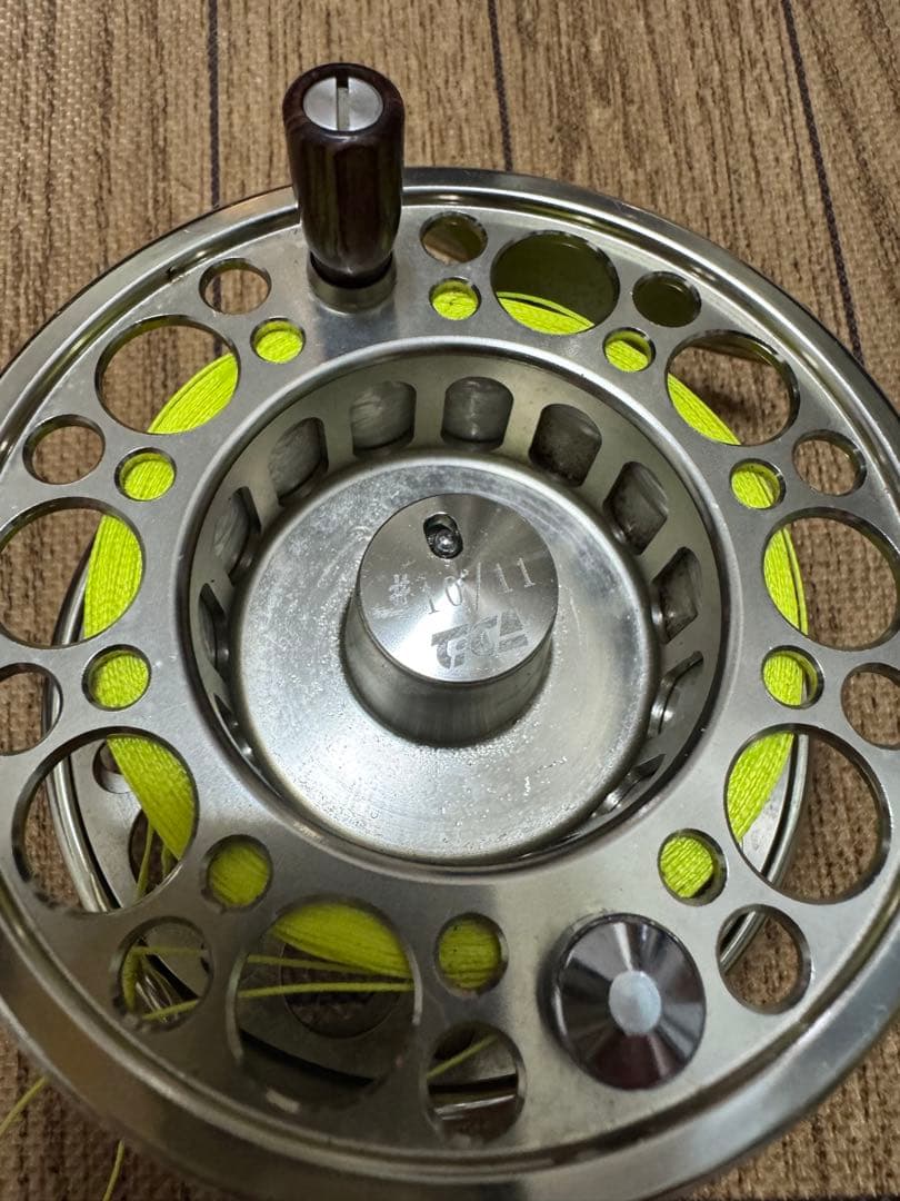 ネ*ポ様 Veteran T211R フライリール 蛍光グリーンライン