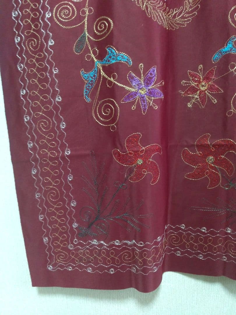 80年代製　ウズベキスタン製　ヴィンテージ　スザニ刺繍　テーブルクロス　壁掛け