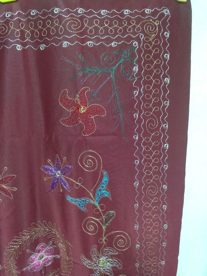 80年代製　ウズベキスタン製　ヴィンテージ　スザニ刺繍　テーブルクロス　壁掛け