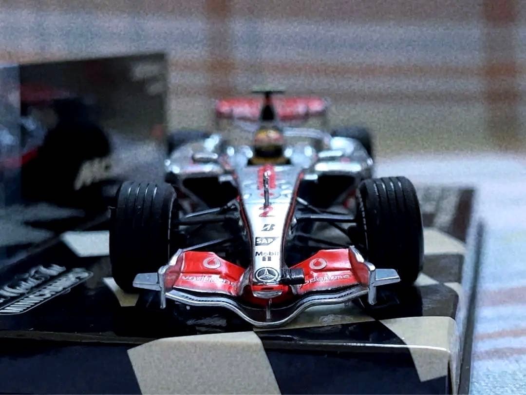 ミニチャンプス 1/43 マクラーレンMP4-22 ハミルトン デビュー戦仕様