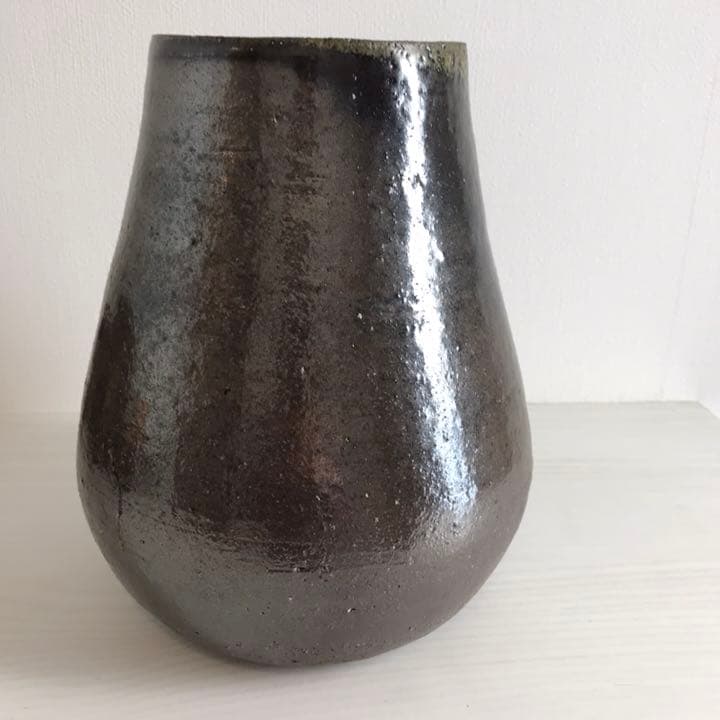 【陶芸作家】黒御影土(自然釉)花器・花瓶Ｃ