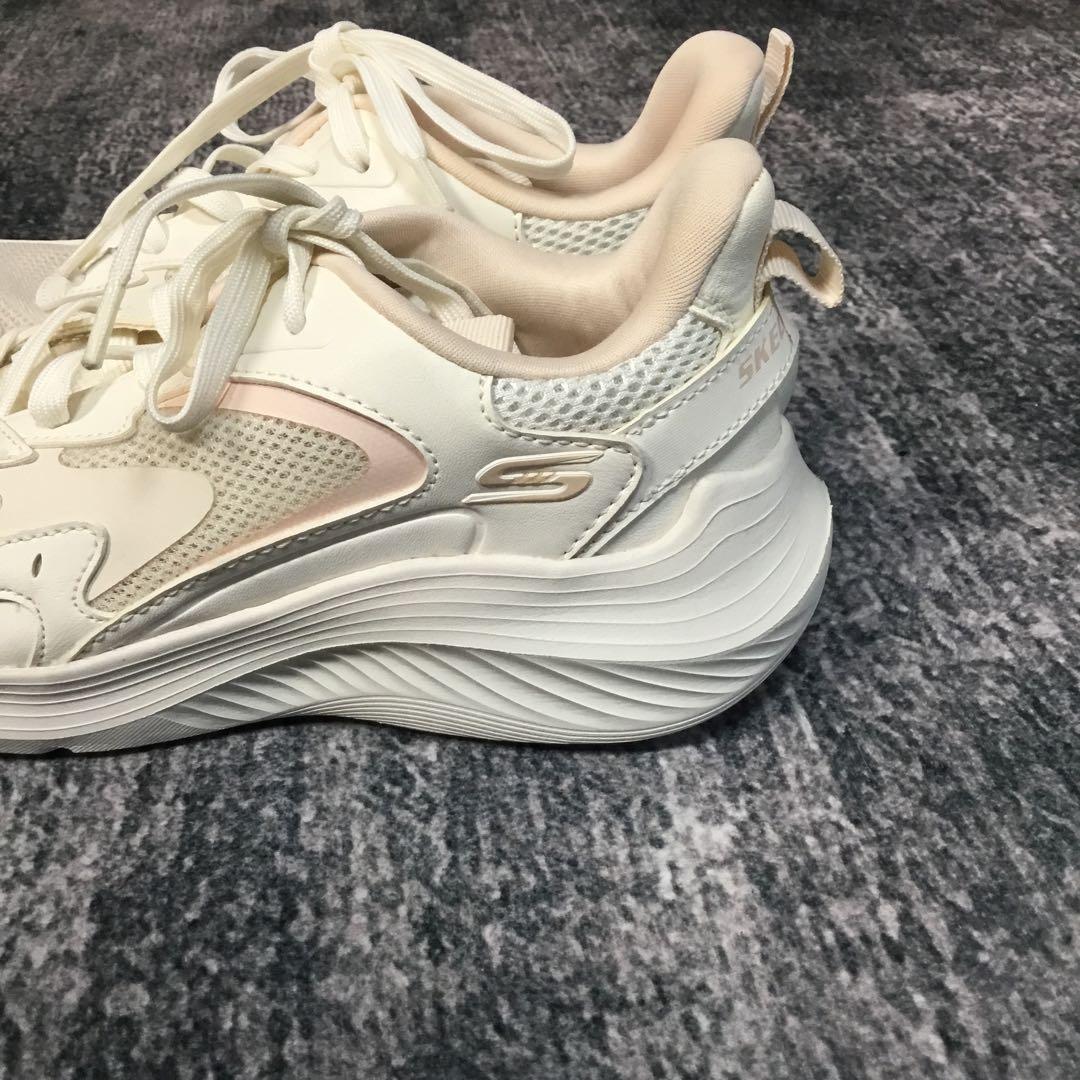 Skechers 女性用スニーカー ホワイト