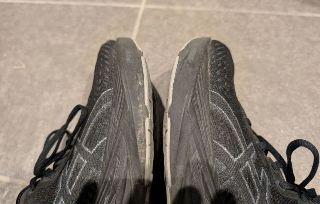 アシックス　asics　ブラック　NOVABLAST 4　27.5cm wide