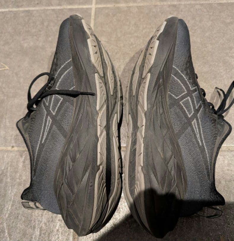 アシックス　asics　ブラック　NOVABLAST 4　27.5cm wide