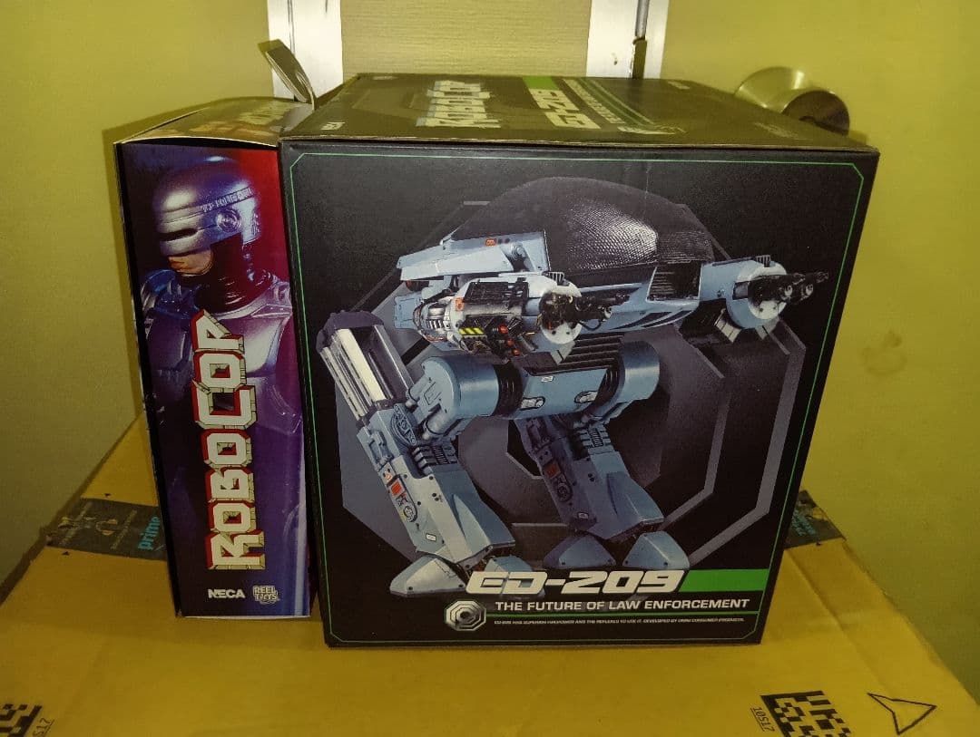 ネカ　アルティメット　ロボコップ & ED-209セット　　未開封