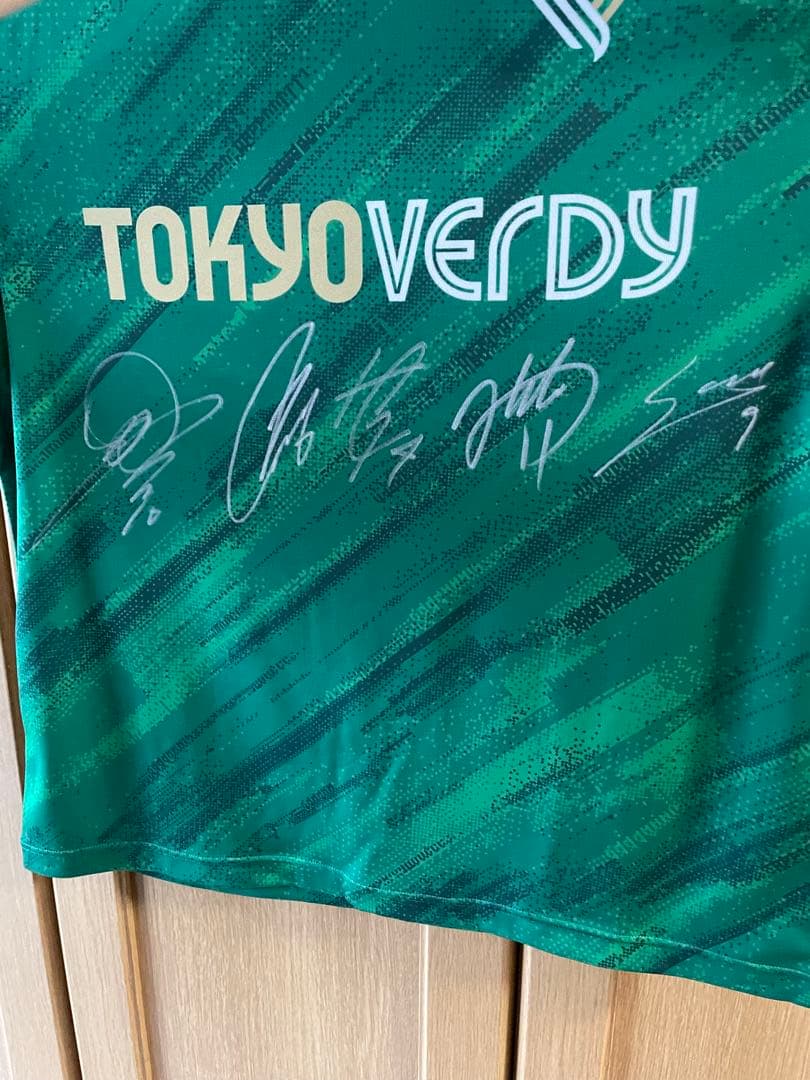 東京ヴェルディ　サイン入りTシャツ　未開封タオル付き