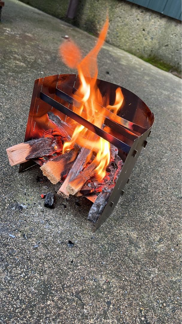 SCREEN STOVE（純チタン製UL焚き火台）