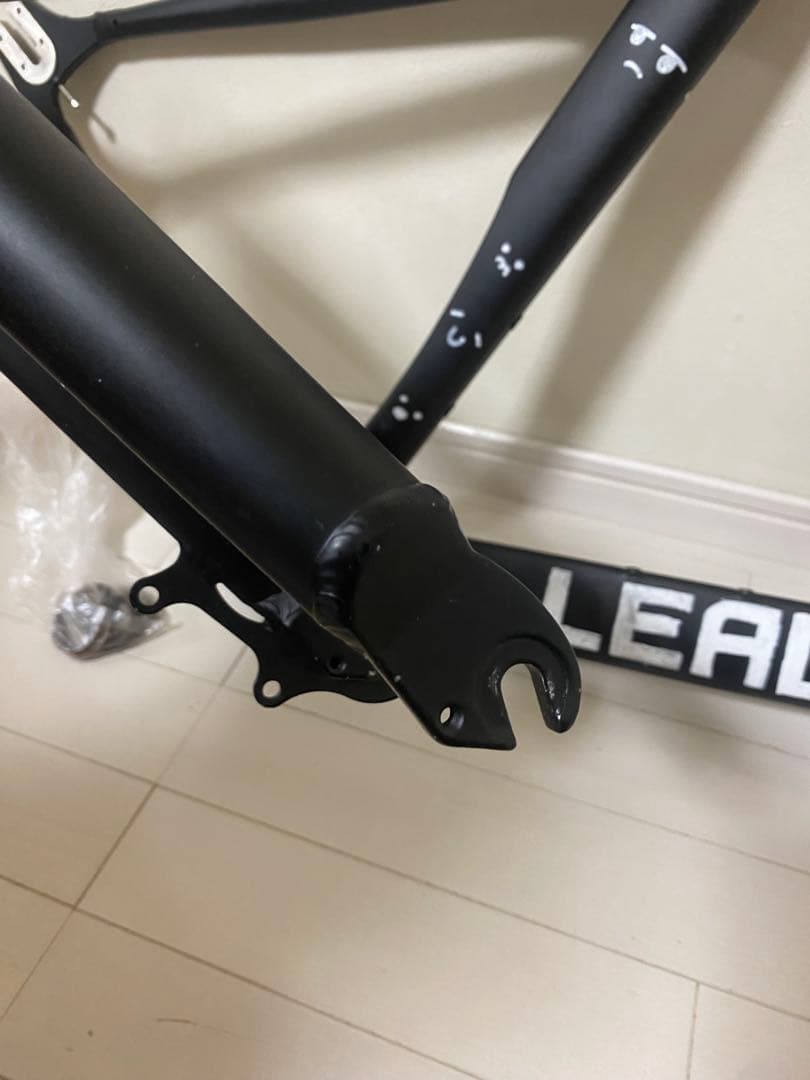 ピストバイクフレーム水曜日までならタイヤつけます