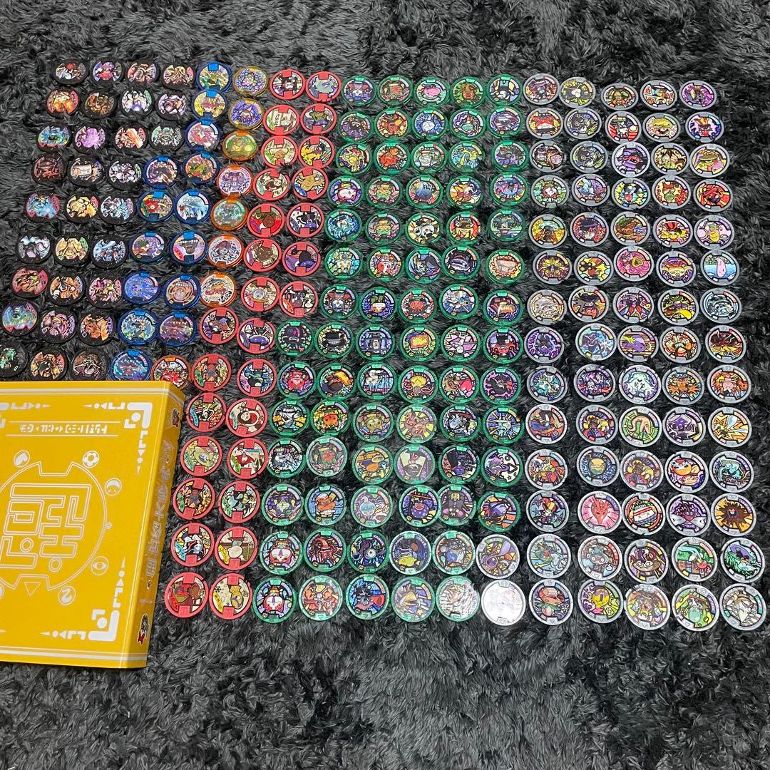 《美品》《希少品あり》値下げ可　妖怪メダル227枚まとめ売り　妖怪大辞典付き