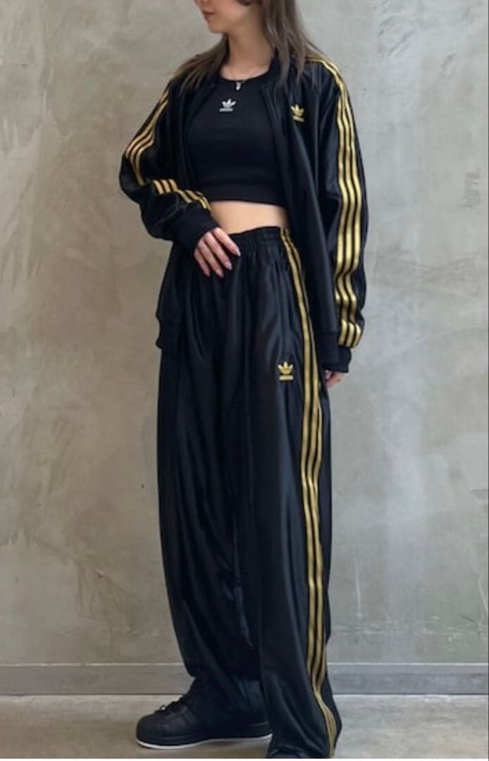 アディダス　adidas ストライプジャージパンツ 黒/金