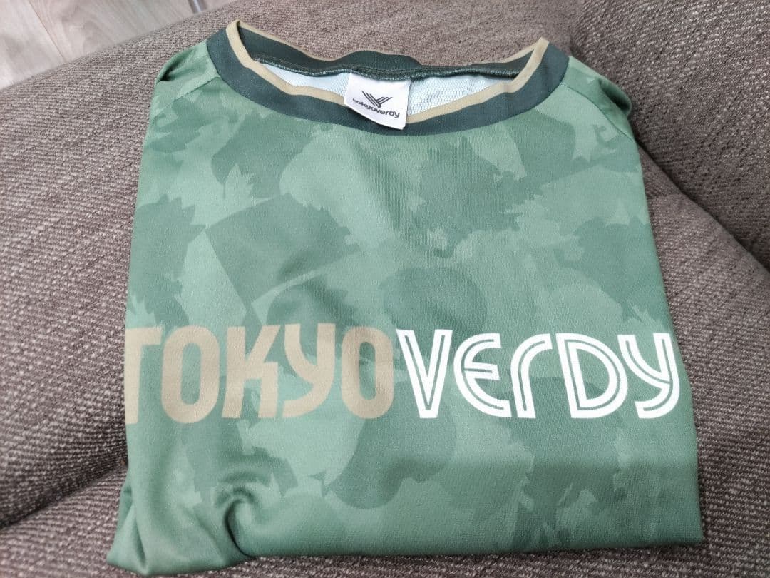 umbro JACPA サッカー　赤　青　白パンツ、緑サッカーシャツ、ジャクパ