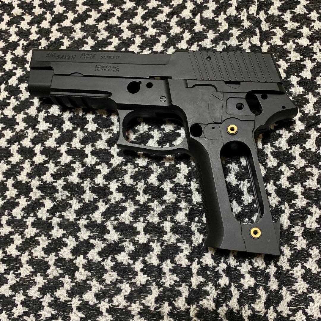 東京マルイ SIG P226 Railガスガン　スペアフレーム&マガジン2本付