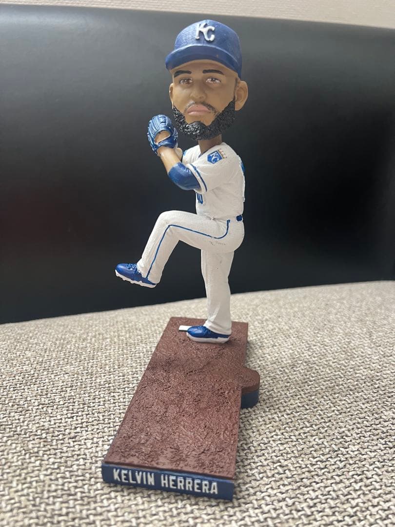 KELVIN HERRERA ボブルヘッドと帽子セット 野球ベースボールキャップ