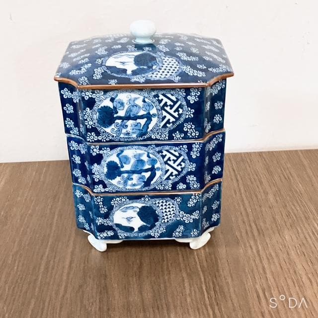 【未使用品】有田焼 其泉窯 染付祥瑞梅花鳥 三段重 蓋物
