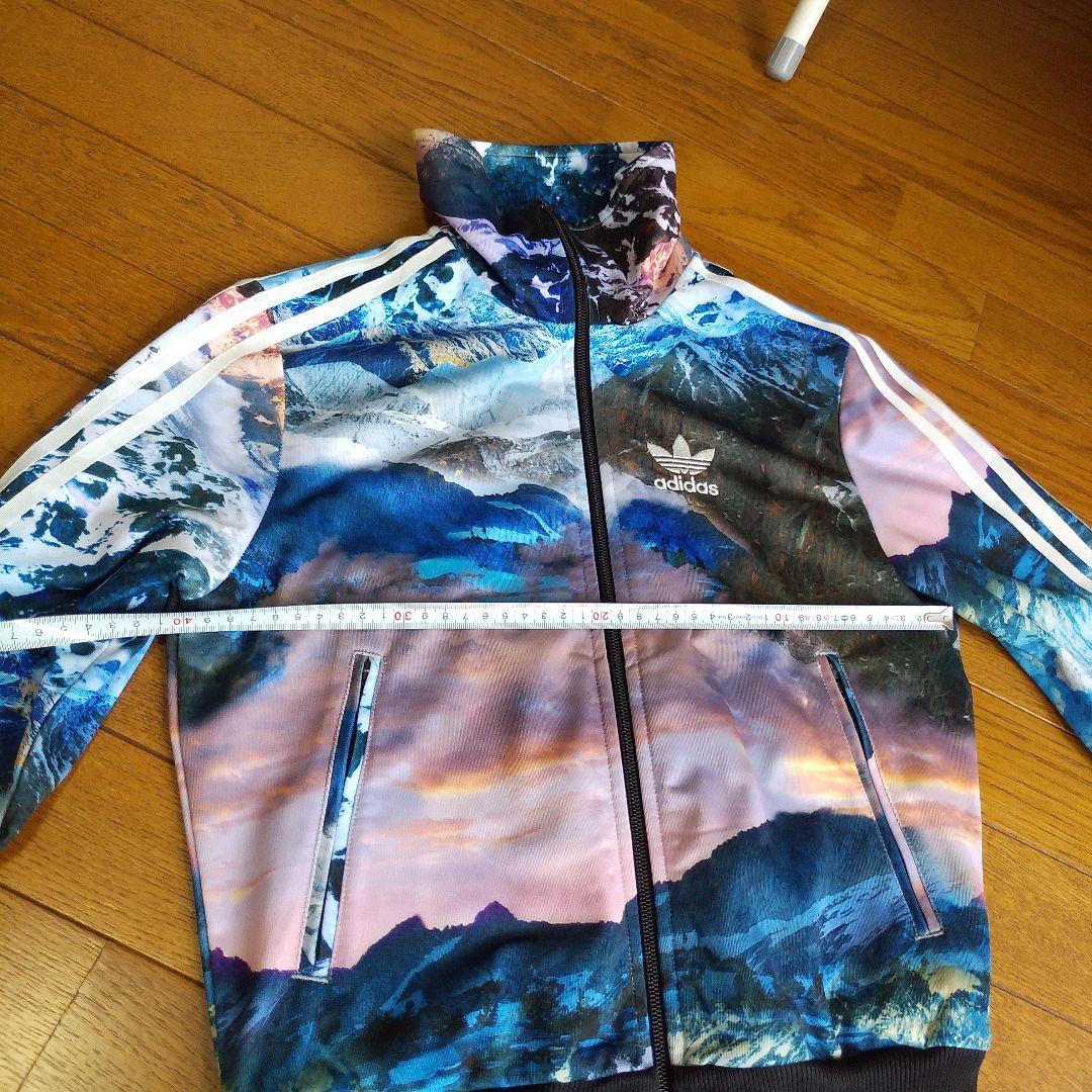 adidas カラフルジャージジャケット　雪山