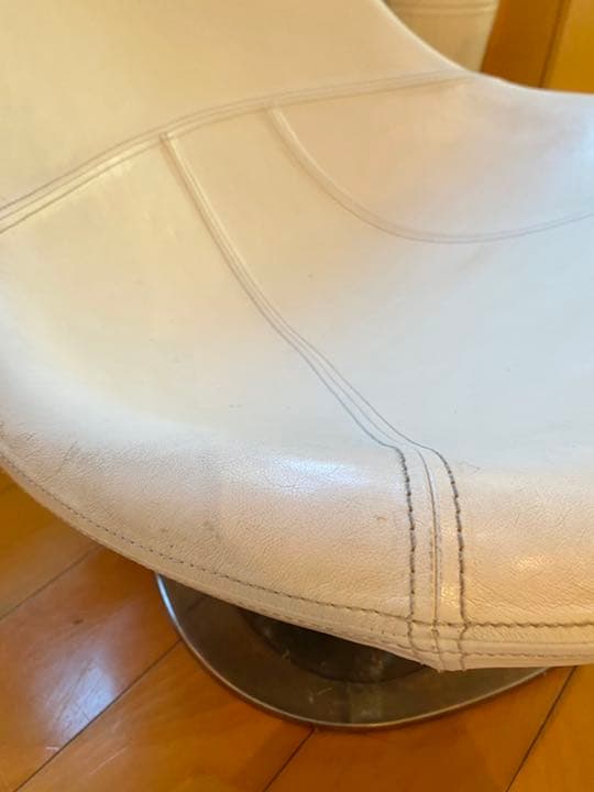 チェア　白レザー