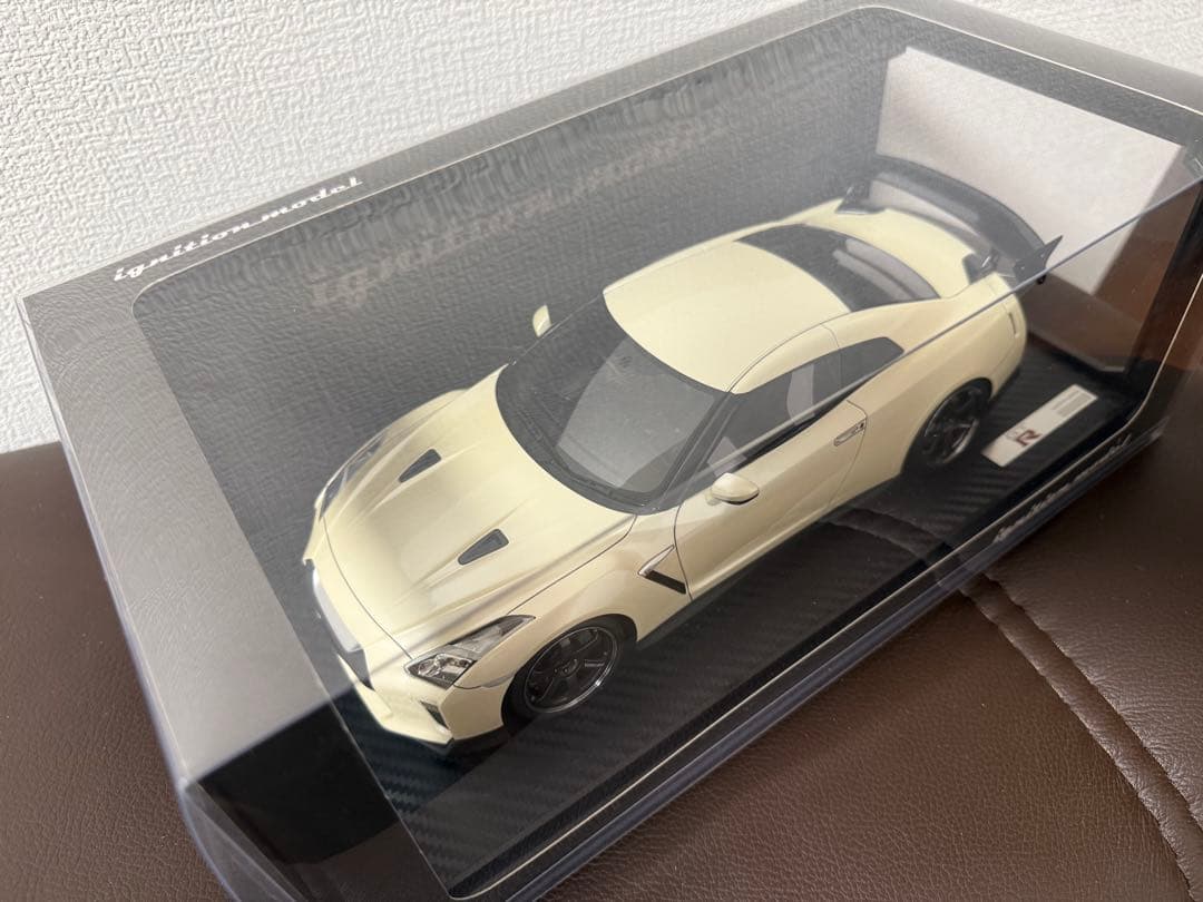 Nissan GT-R 1/43 スケール ホワイト
