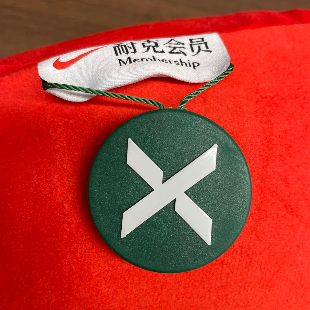 NIKE クッション 赤・黒2種類