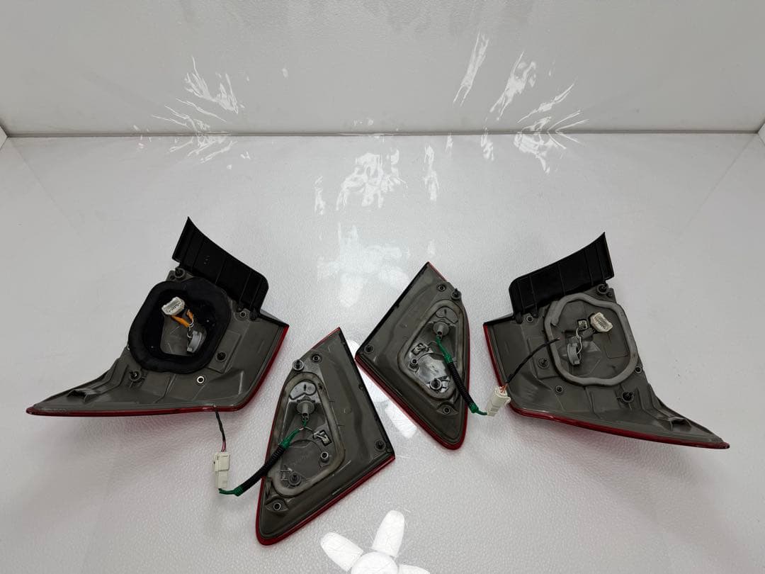 中古　トヨタ　クラウン 後期 純正 LED テールランプ イチコ30-336