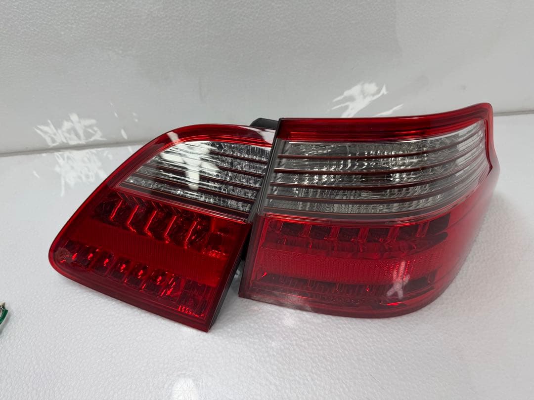 中古　トヨタ　クラウン 後期 純正 LED テールランプ イチコ30-336