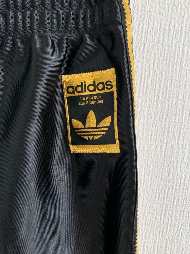 『新品タグ付』adidasアディダスオリジナルストラックパンツ ジャージMサイズ