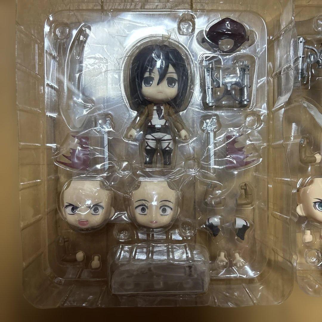 進撃の巨人　エレン　ミカサ　ねんどろいど　フィギュア