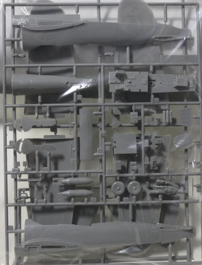 ファインモールド製 海軍　彗星四三・三三型（２機）1/48　プラモデル　未開封