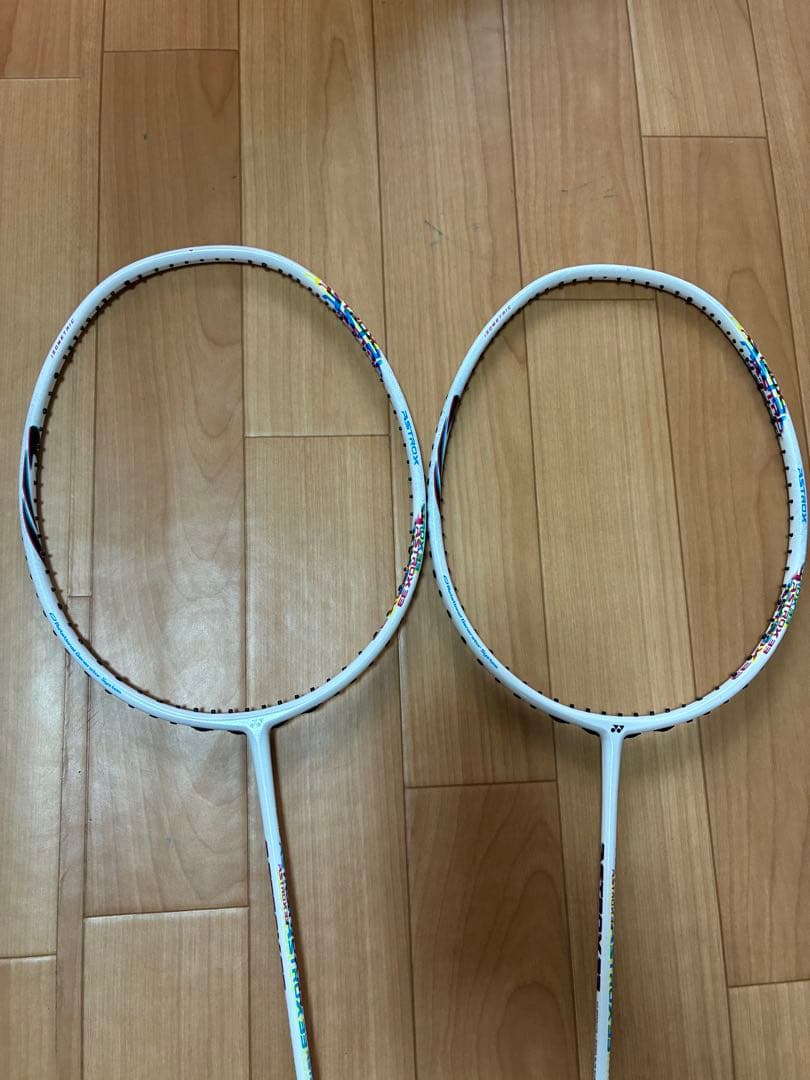 バドミントンラケット　ヨネックス ASTROX 33 2本セット