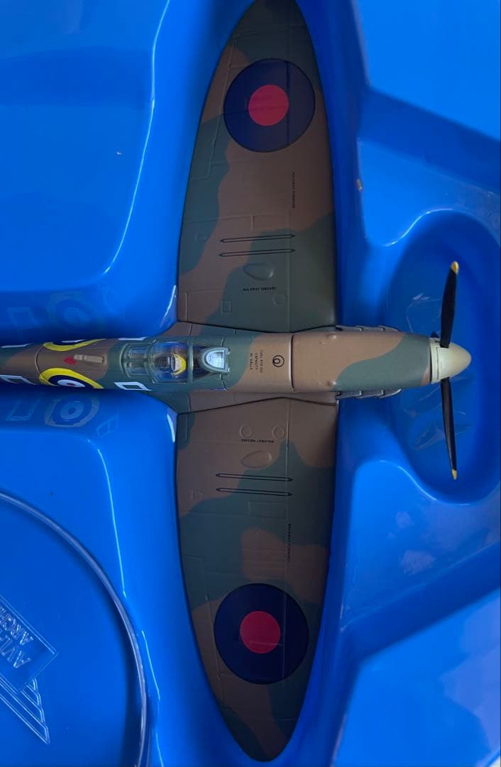 絶版新品　コーギー1/72 スピットファイア　MkⅡA ダグラス・ベーダー