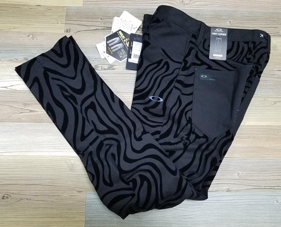 m*5様 ⛳️オークリー♥️SKULL ゼブラ総柄　T/Cストレッチパンツ 黒