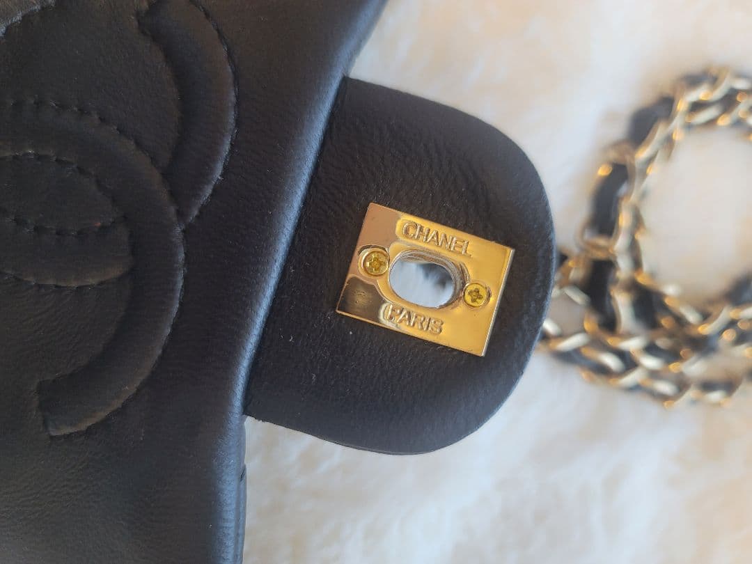 ノベルティ CHANEL 黒 キルティング ショルダーバッグ ミニマトラッセ