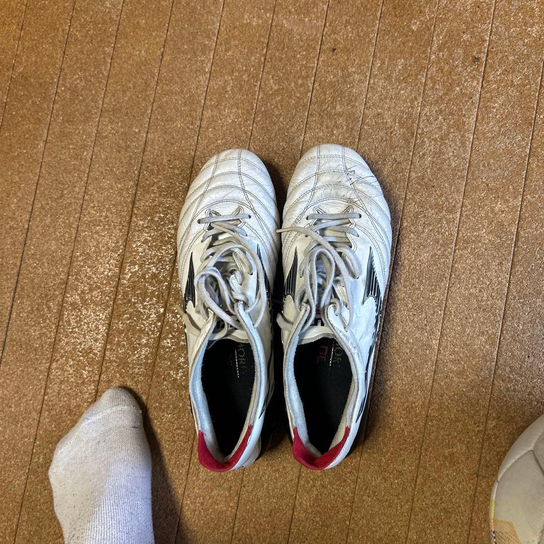 Mizuno サッカーシューズ・スパイク ホワイト/レッド　モレリア