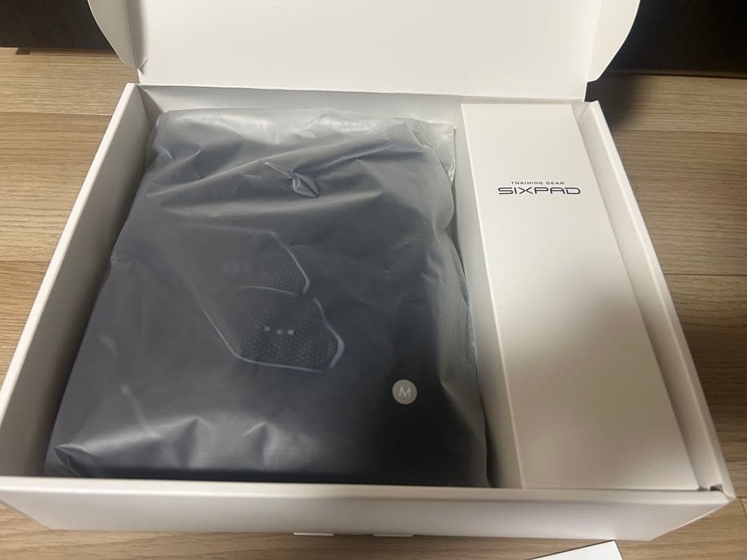 SIXPAD パワースーツ Mサイズ コントローラー付き【ボトムス】