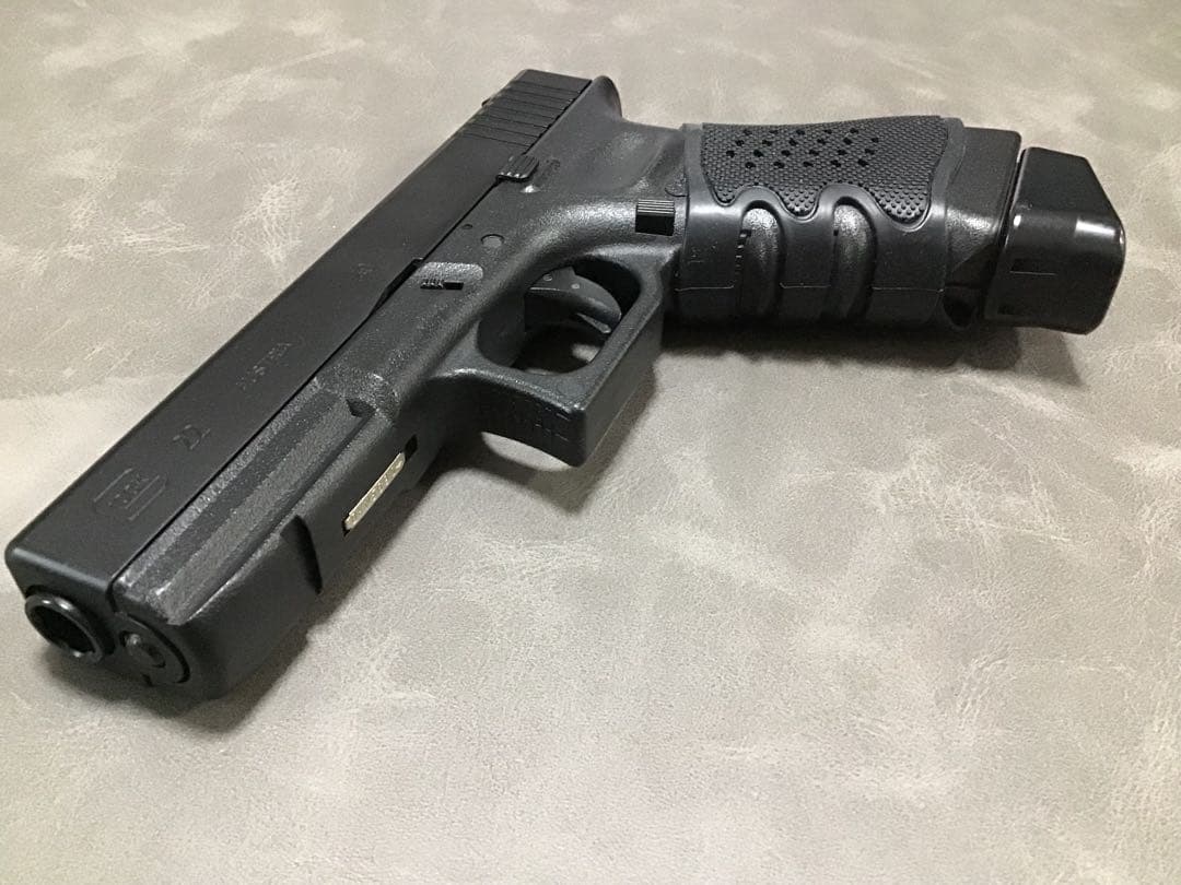 東京マルイ GLOCK 22 ガスガン マガジン2本とラバーグリップ付