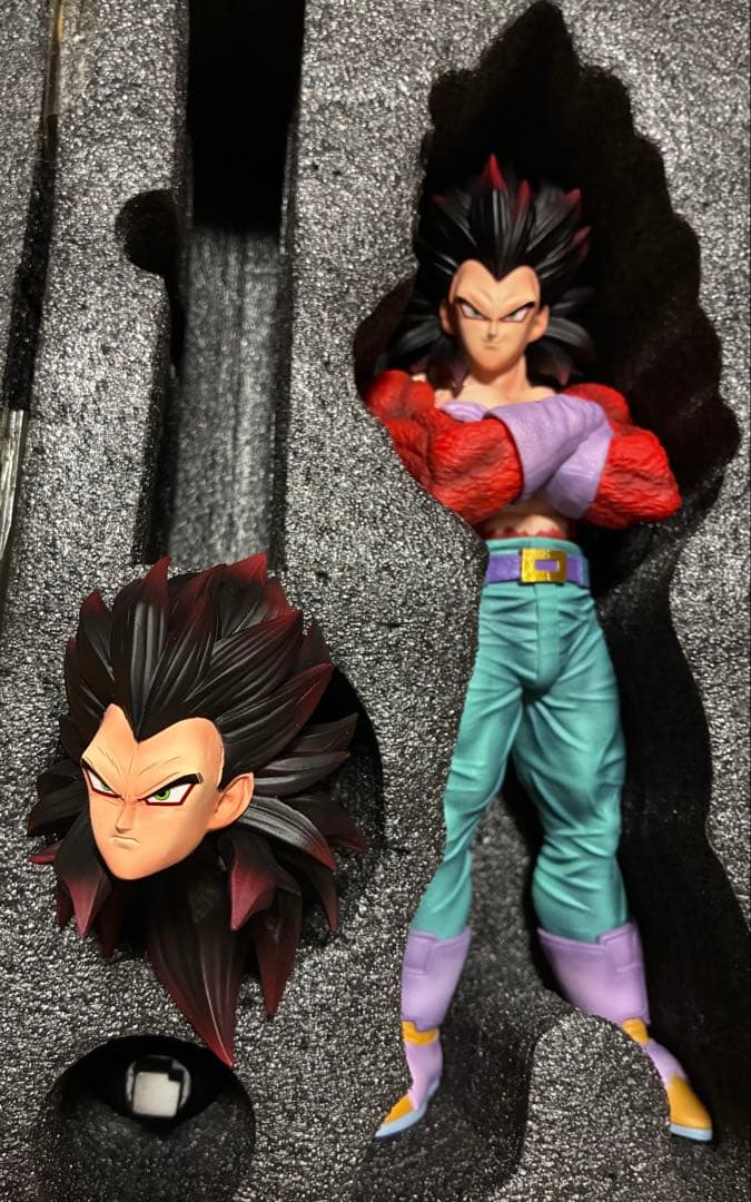 ドラゴンボール　スーパーサイヤ人4 孫悟空＆ベジータ　2体セット　新品未使用品。