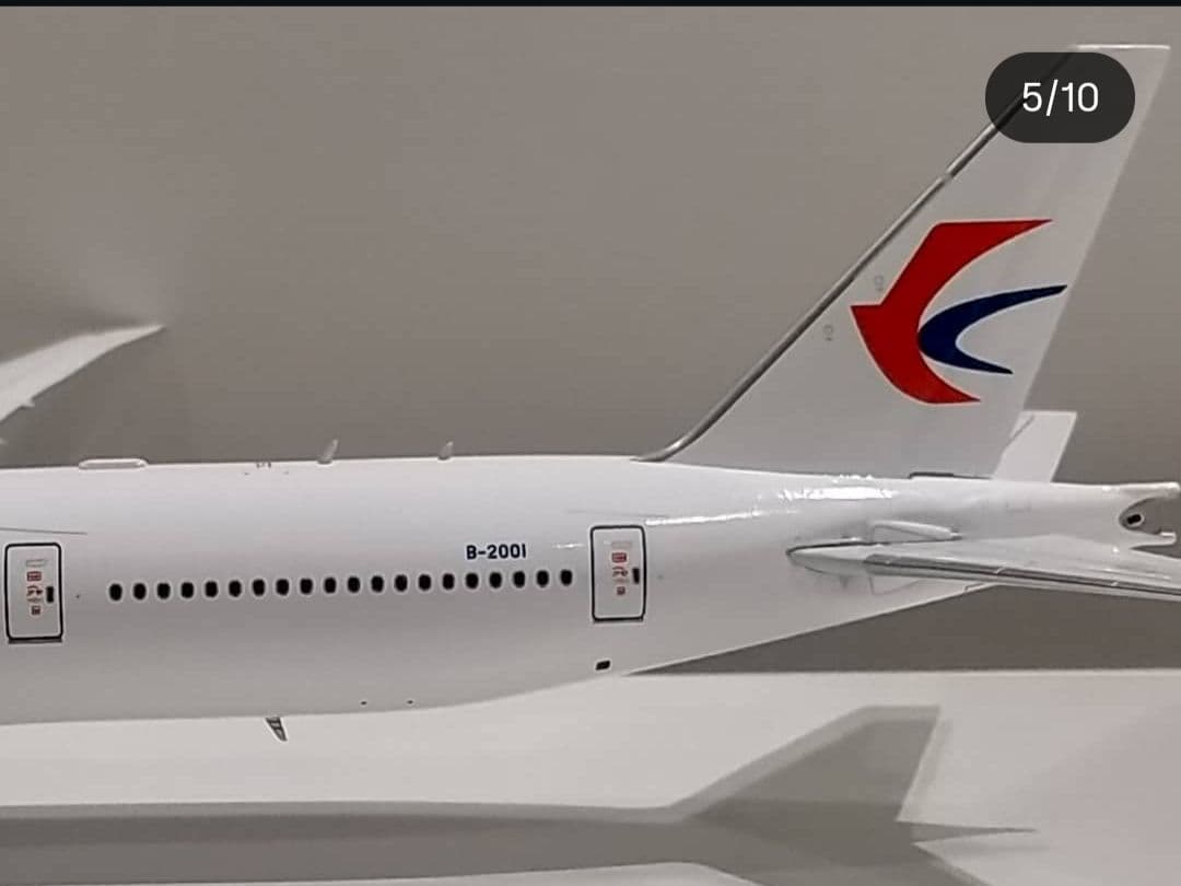 中国東方航空 Boeing 777-300 1/400