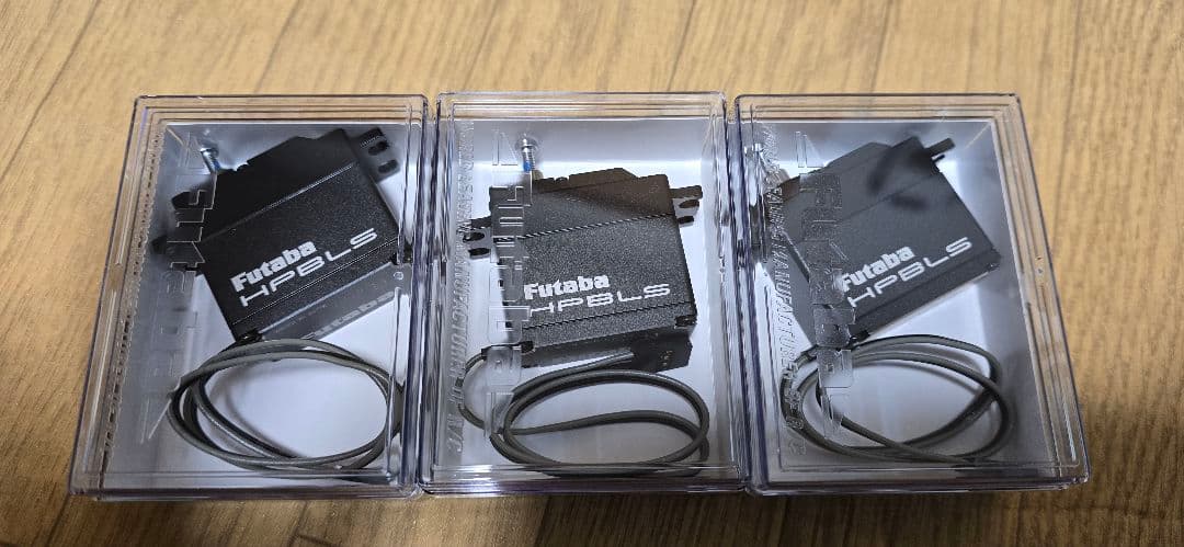 Futaba　HPS-HC700 3個　BLS276SV 1個　ブラシレスサーボ