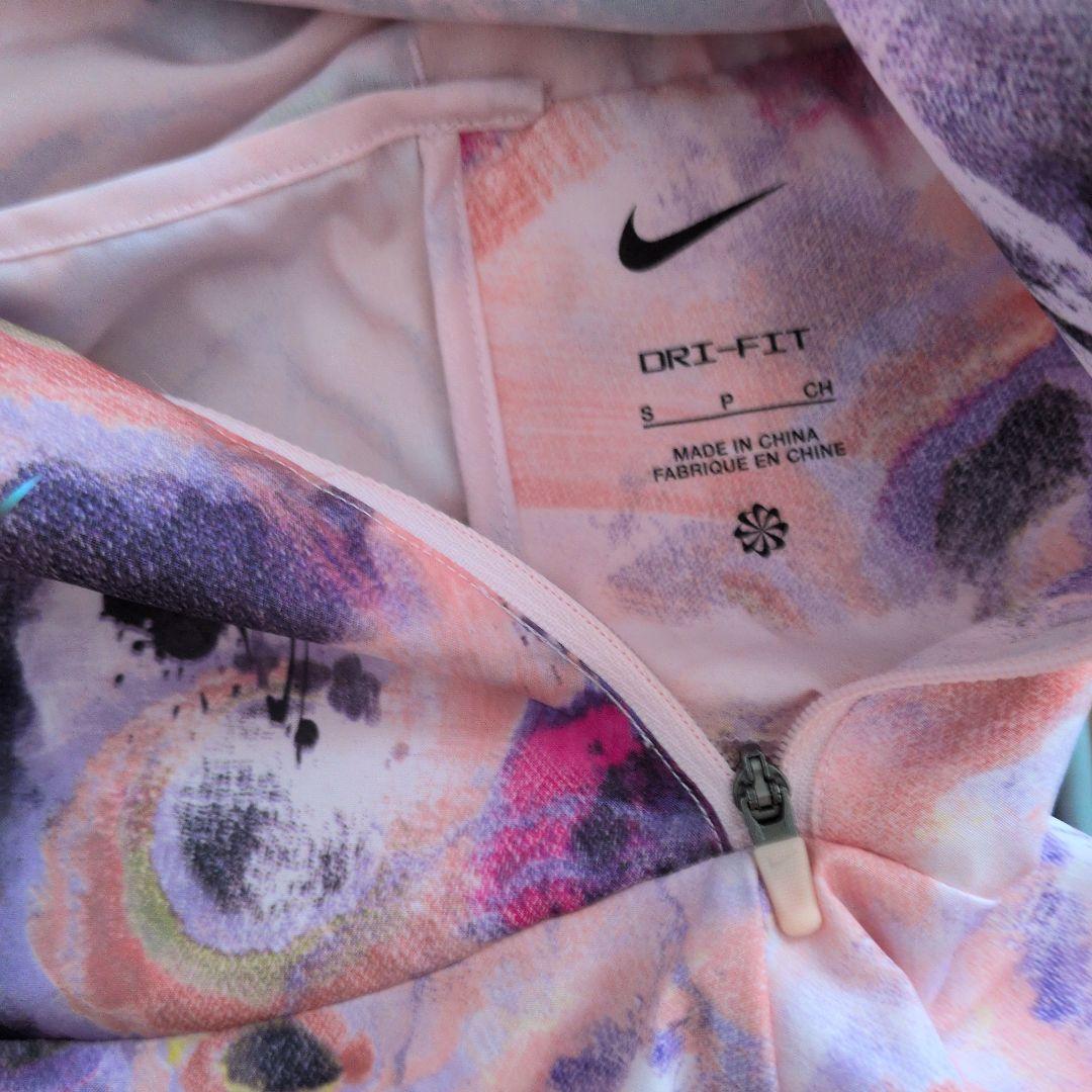 Nike Dri-FITフード付きウィンドブレーカー 新品タグ無し