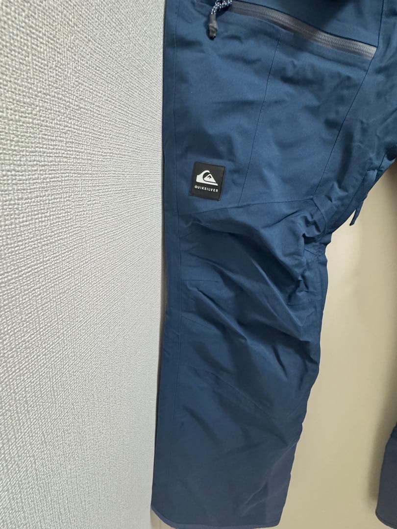 【新品】クイックシルバー GORE-TEX スノーパンツ定価40,000円