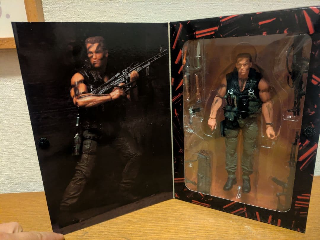 新品★コマンドー　フィギュア★アーノルドシュワルツェネッガー★
