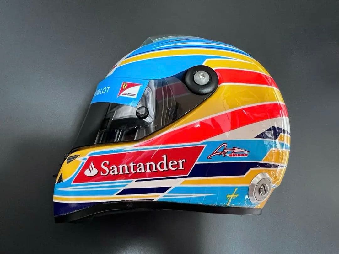 F1 Ferrari フェルナンドアロンソ1/2ヘルメット。